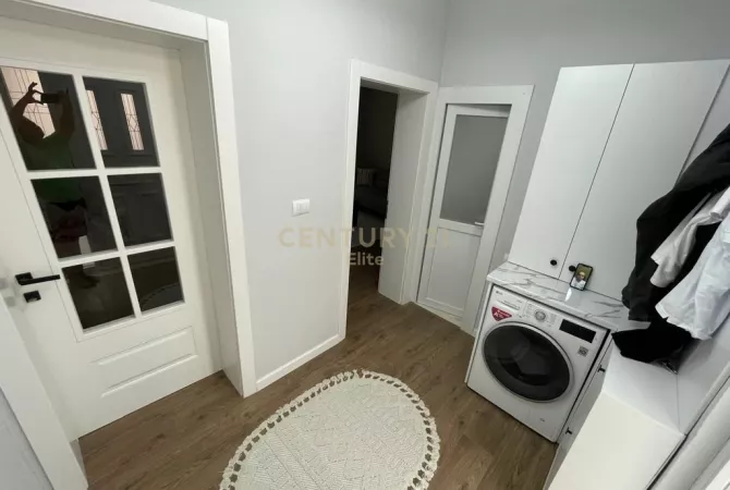 Shtepi me qera Vila Luksoze ne Tirane, 3+1, Mobilimi E mobiluar, Pagesa 1,200  Euro.