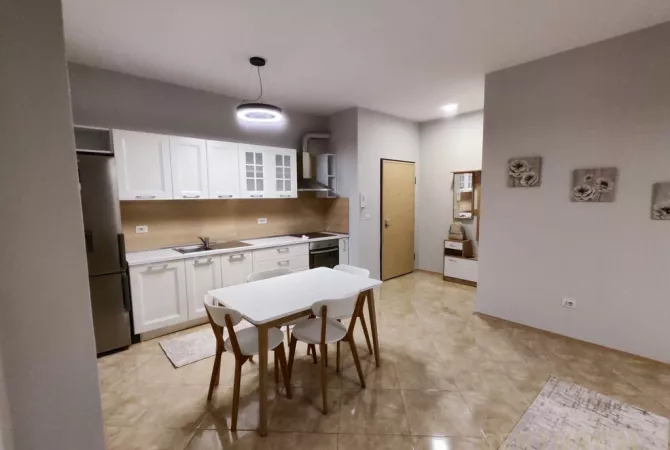 Shtepi me qera 2+1 ne Tirane - 650 Euro