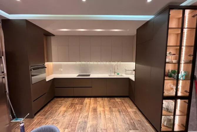 Shtepi me qera 3+1 ne Tirane - 1,800 Euro