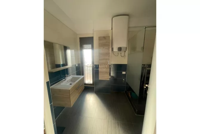 Ambient biznesi me qera 1+1 ne Tirane - 900 Euro