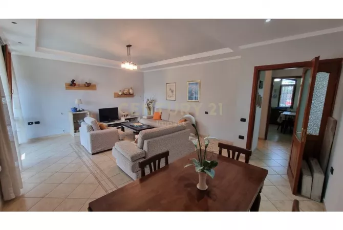 Shtepi me qera 2+1 ne Tirane - 700 Euro