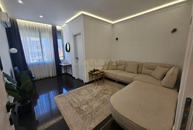 Shtepi me qera 2+1 ne Tirane - 1,000 Euro