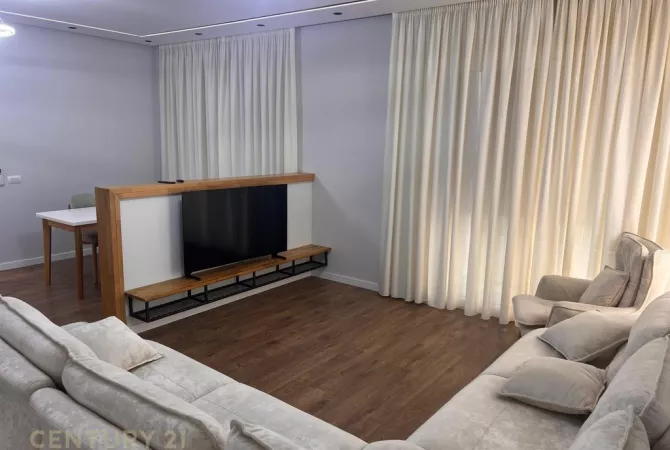 Shtepi me qera 2+1 ne Tirane - 950 Euro