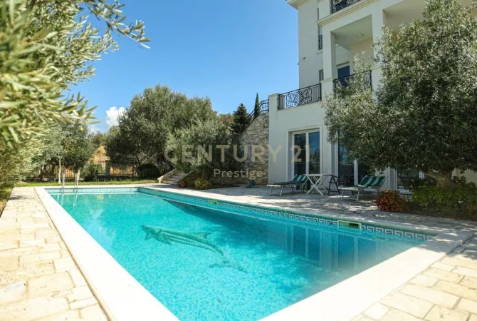 Shtepi me qera 5+1 ne Tirane - 4,500 Euro