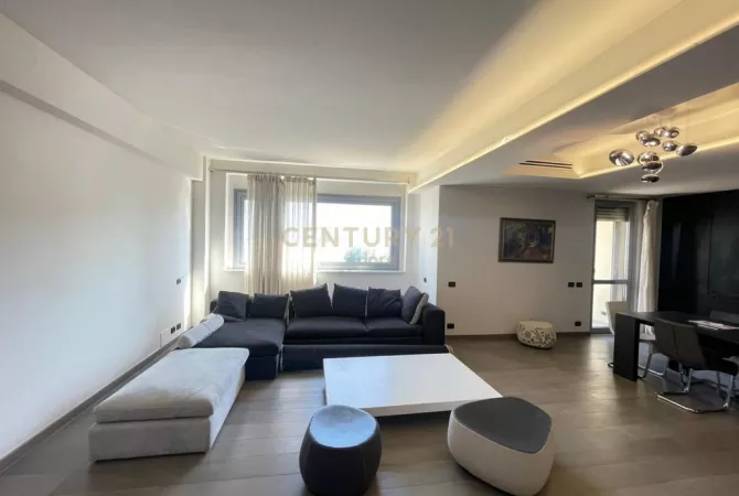 Ambient biznesi me qera 3+1 ne Tirane - 2,500 Euro
