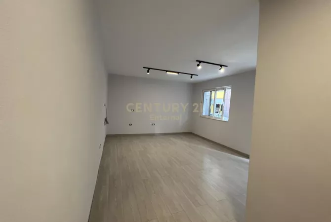 Ambient biznesi me qera 3+1 ne Tirane - 700 Euro