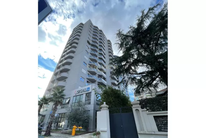 Ambiente Commerciale in Affitto 1+1 a Tirana - 3,000 Euro