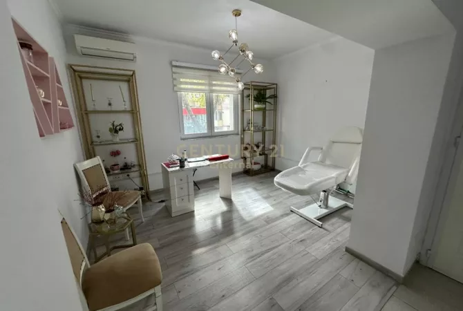 Ambient biznesi me qera 3+1 ne Tirane - 700 Euro