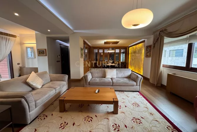Shtepi me qera 2+1 ne Tirane - 2,000 Euro