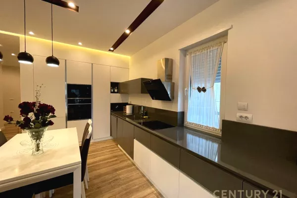 Shtepi me qera 3+1 ne Tirane - 1,500 Euro