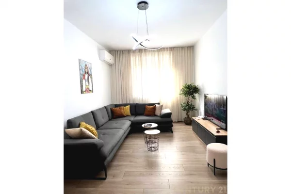 Shtepi me qera 2+1 ne Tirane - 950 Euro