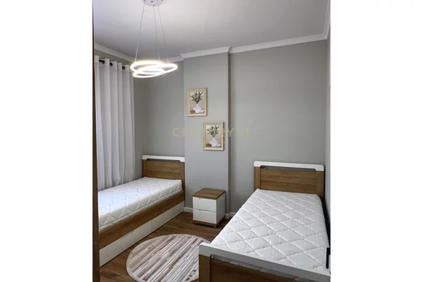 Shtepi ne shitje Apartament ne Tirane, 2+1, Mobilimi E mobiluar, Pagesa 143,000  Euro.