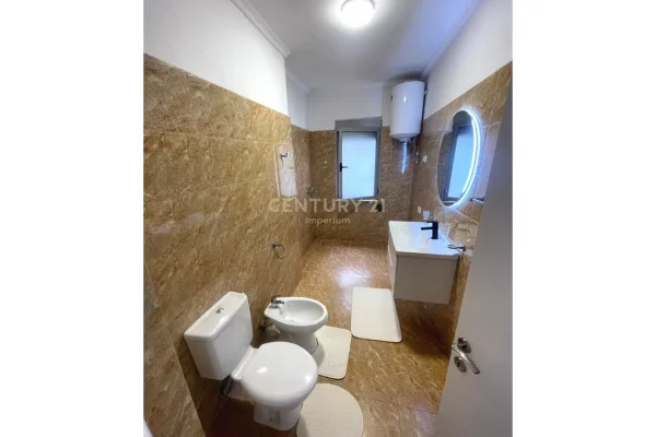 Shtepi ne shitje Apartament ne Tirane, 2+1, Mobilimi E mobiluar, Pagesa 173,000  Euro.