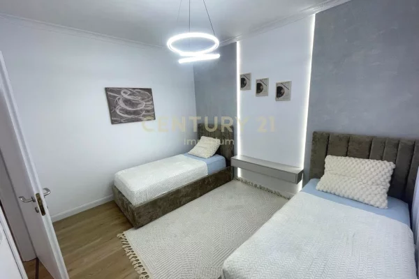 Shtepi ne shitje Apartament ne Tirane, 2+1, Mobilimi E mobiluar, Pagesa 173,000  Euro.