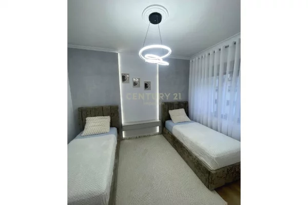 Shtepi ne shitje Apartament ne Tirane, 2+1, Mobilimi E mobiluar, Pagesa 173,000  Euro.