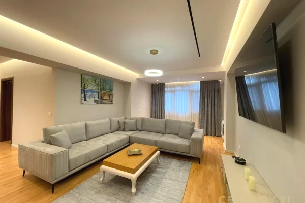 Shtepi me qera 2+1 ne Tirane - 1,200 Euro