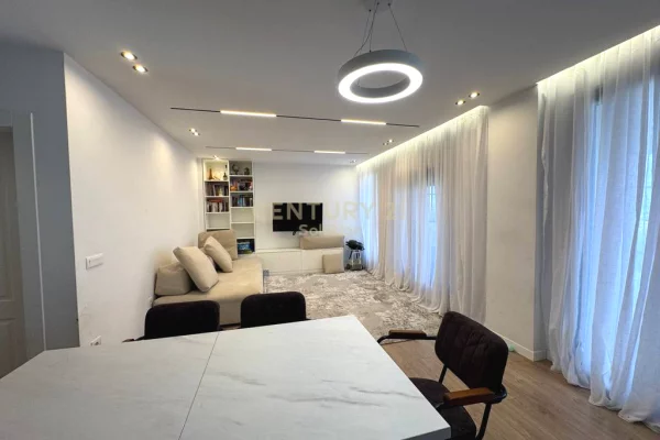 Shtepi ne shitje 2+1 ne Tirane - 300,000 Euro