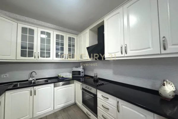 Shtepi ne shitje Apartament ne Tirane, 2+1, Mobilimi E mobiluar, Pagesa 250,000  Euro.