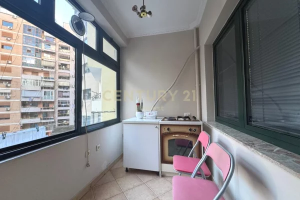 Shtepi ne shitje Apartament ne Tirane, 2+1, Mobilimi E mobiluar, Pagesa 250,000  Euro.