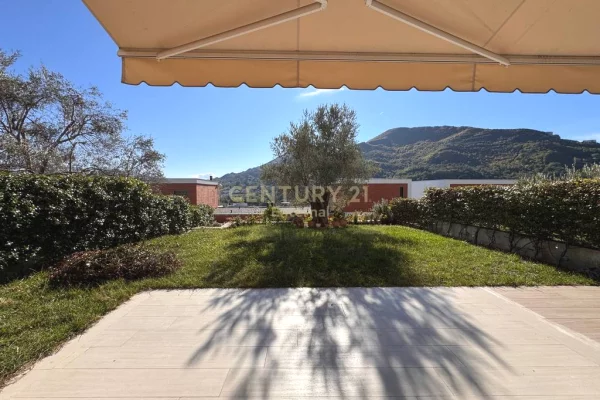 Shtepi me qera Vila Luksoze ne Tirane, 3+1, Mobilimi E mobiluar, Pagesa 2,500  Euro.