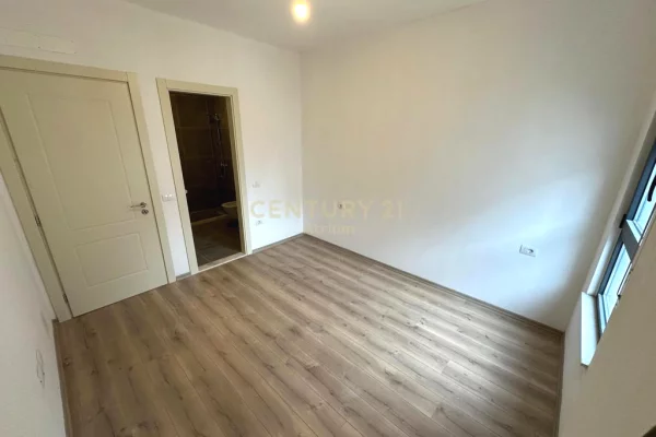 Shtepi ne shitje Apartament ne Tirane, 2+1, Mobilimi Bosh, pa mobiluar, Pagesa 195,000  Euro.