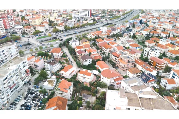 Business Property for Rent 1+1 in Tirana - 5,000 Euro