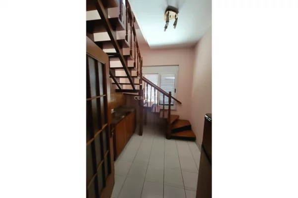 Shtepi ne shitje Duplex(shtepi me 2 kate) ne Tirane, 1+1, Mobilimi E mobiluar, Pagesa 230,000  Euro.