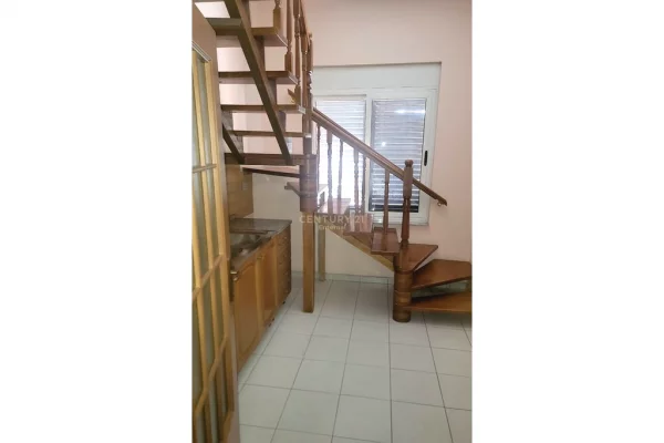 Shtepi ne shitje Duplex(shtepi me 2 kate) ne Tirane, 1+1, Mobilimi E mobiluar, Pagesa 230,000  Euro.