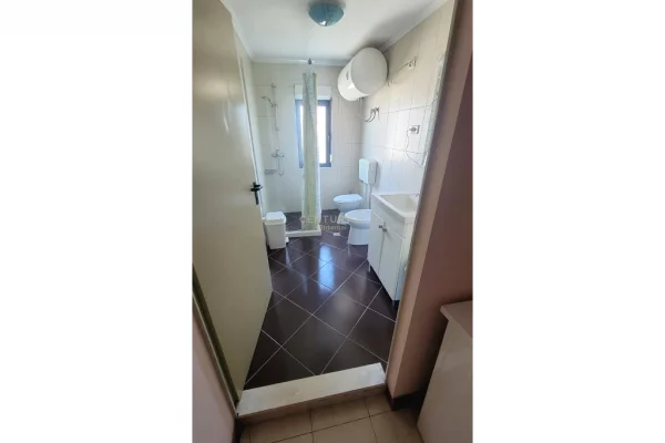 Shtepi ne shitje Duplex(shtepi me 2 kate) ne Tirane, 1+1, Mobilimi E mobiluar, Pagesa 230,000  Euro.