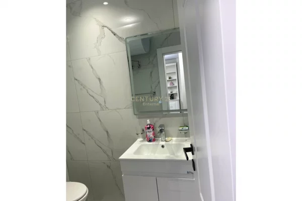 Shtepi me qera Apartament ne Tirane, 1+1, Mobilimi E mobiluar, Pagesa 1,000  Euro.