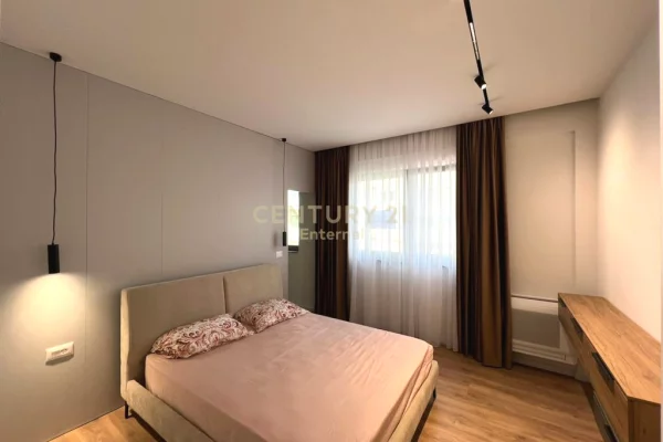 Shtepi ne shitje Apartament ne Tirane, 2+1, Mobilimi E mobiluar, Pagesa 265,000  Euro.