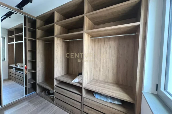 Shtepi ne shitje Apartament ne Tirane, 2+1, Mobilimi E mobiluar, Pagesa 265,000  Euro.