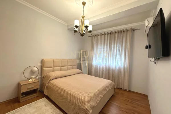 Shtepi ne shitje Apartament ne Tirane, 2+1, Mobilimi E mobiluar, Pagesa 250,000  Euro.