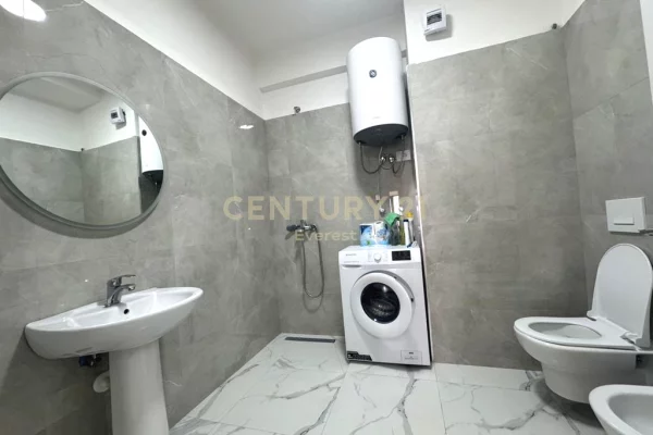 Shtepi me qera Apartament ne Tirane, 2+1, Mobilimi Bosh, pa mobiluar, Pagesa 550  Euro.