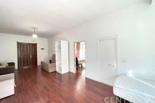 Shtepi me qera 7+1 ne Tirane - 6,500 Euro