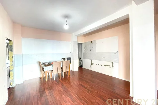 Shtepi me qera Vila Luksoze ne Tirane, 7+1, Mobilimi E mobiluar, Pagesa 6,500  Euro.