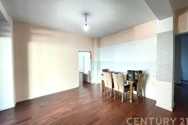 Shtepi me qera Vila Luksoze ne Tirane, 7+1, Mobilimi E mobiluar, Pagesa 6,500  Euro.