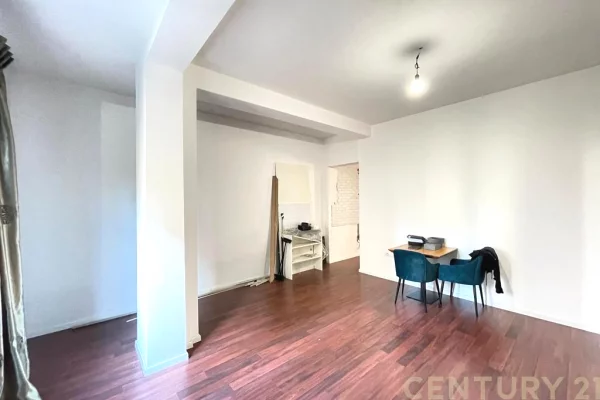 Shtepi me qera Vila Luksoze ne Tirane, 7+1, Mobilimi E mobiluar, Pagesa 6,500  Euro.