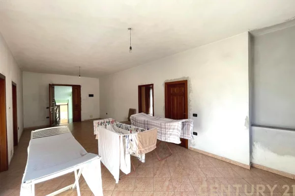 Shtepi me qera Vila Luksoze ne Tirane, 7+1, Mobilimi E mobiluar, Pagesa 6,500  Euro.