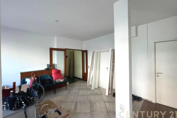 Shtepi me qera Vila Luksoze ne Tirane, 7+1, Mobilimi E mobiluar, Pagesa 6,500  Euro.