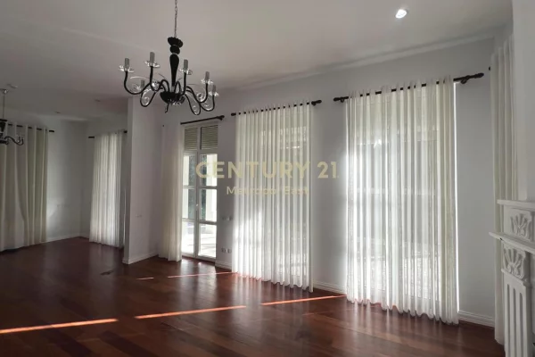 Shtepi me qera Vila Luksoze ne Tirane, 4+1, Mobilimi Pjeserisht e mobiluar, Pagesa 4,300  Euro.