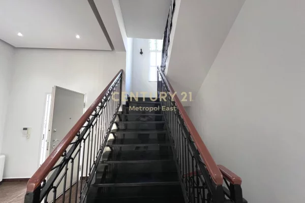 Shtepi me qera Vila Luksoze ne Tirane, 4+1, Mobilimi Pjeserisht e mobiluar, Pagesa 4,300  Euro.