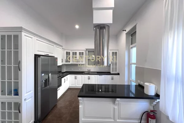 Shtepi me qera Vila Luksoze ne Tirane, 4+1, Mobilimi Pjeserisht e mobiluar, Pagesa 4,300  Euro.