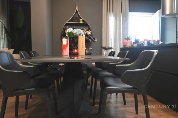 Shtepi ne shitje Apartament ne Tirane, 2+1, Mobilimi E mobiluar, Pagesa 450,000  Euro.