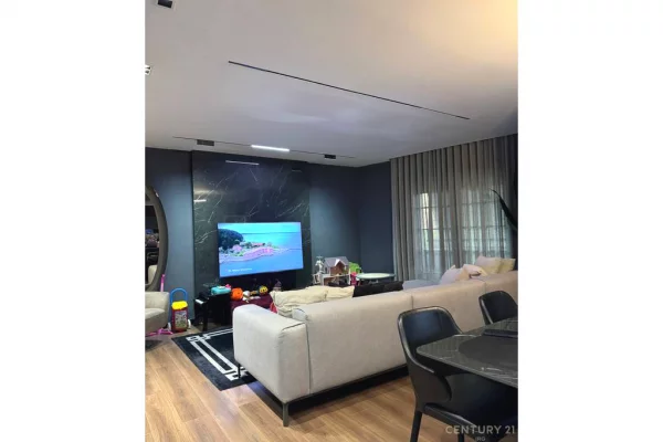 Shtepi ne shitje Apartament ne Tirane, 2+1, Mobilimi E mobiluar, Pagesa 450,000  Euro.