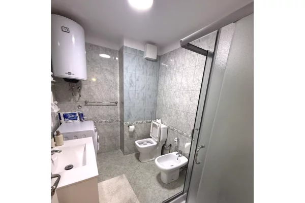Shtepi ne shitje Apartament ne Tirane, 1+1, Mobilimi E mobiluar, Pagesa 230,000  Euro.