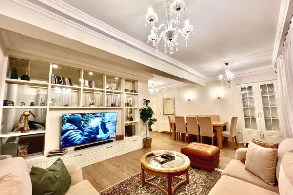 Shtepi me qera 2+1 ne Tirane - 1,250 Euro