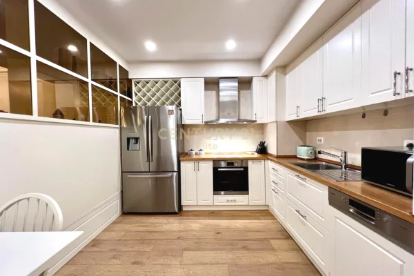 Shtepi me qera 2+1 ne Tirane - 1,250 Euro