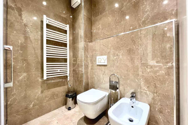 Shtepi me qera Apartament ne Tirane, 2+1, Mobilimi E mobiluar, Pagesa 1,250  Euro.