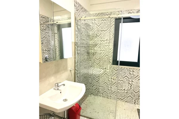 Shtepi ne shitje Apartament ne Tirane, 1+1, Mobilimi E mobiluar, Pagesa 160,000  Euro.